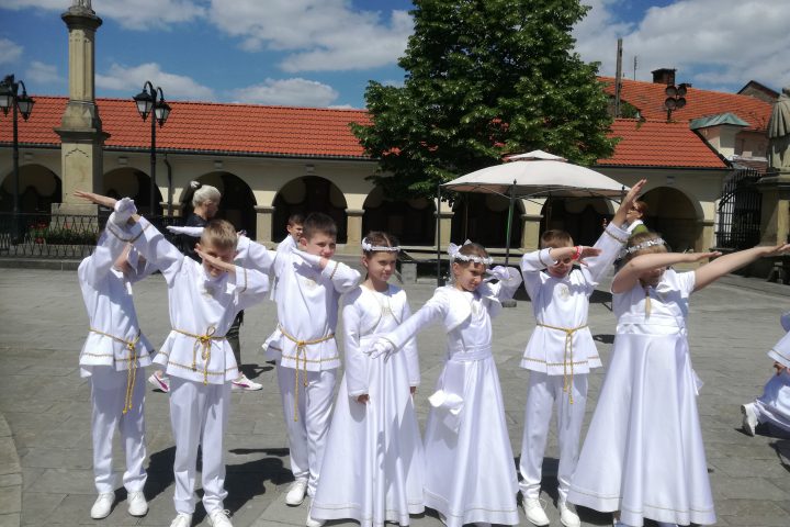 Więcej o: Pielgrzymka komunijna klasy III