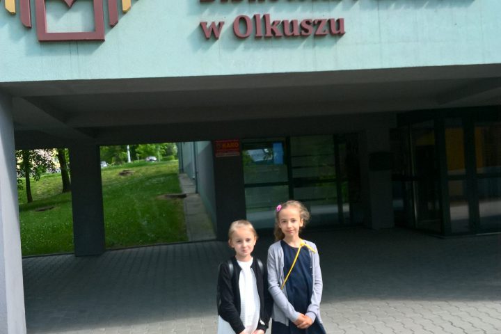 Więcej o: Udział naszych uczennic w Powiatowym Konkursie Plastycznym w Olkuszu!