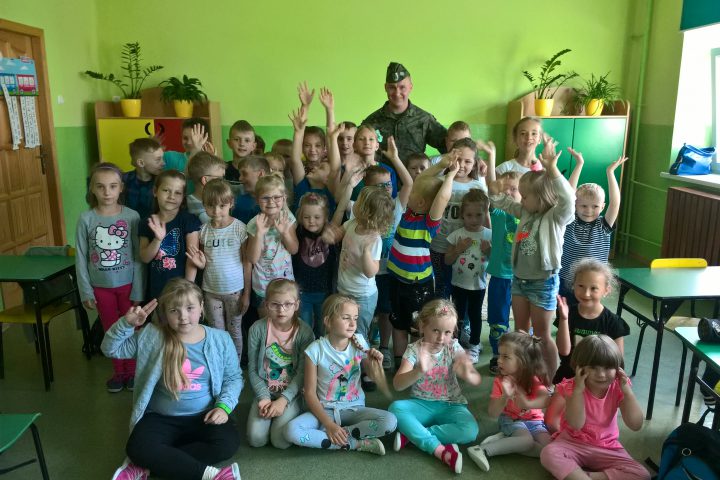 Więcej o: Zawodowy żołnierz  odwiedził  naszą szkołę !