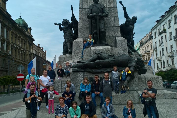 Więcej o: Rodzinna wycieczka klasy I z wychowawcą i Rodzicami – Kraków 2018 !