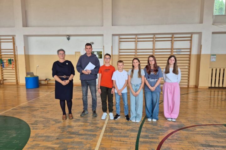 Więcej o: Wybór samorządu uczniowskiego 2025/2026